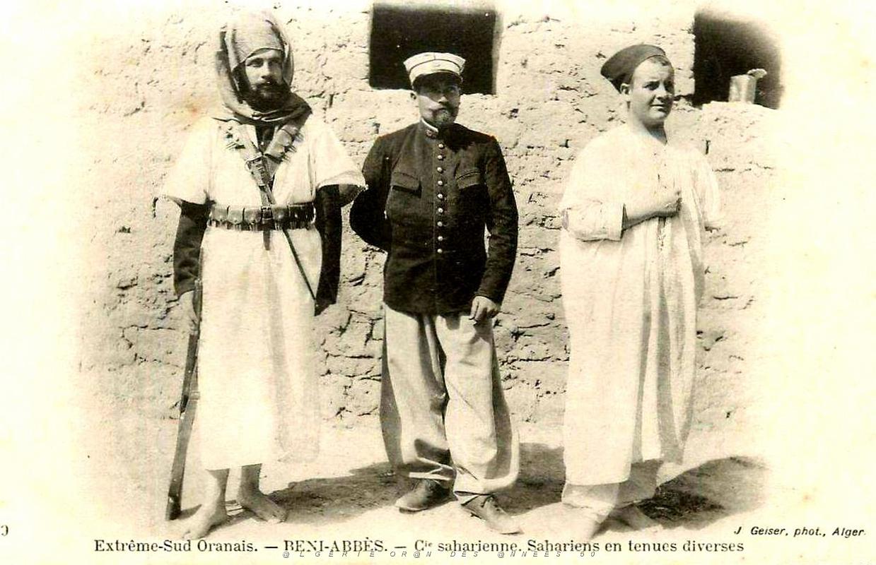 Beni-Abbes- Compagnie Saharienne en tenues diverses.jpg